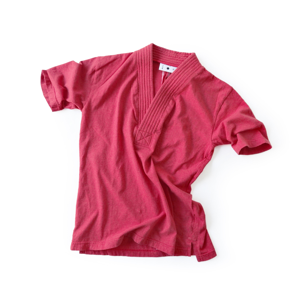 型式　　Tシャツ 型第46<br>色　　　杢赤素材　　綿<br>価格　　8,900円（税別）