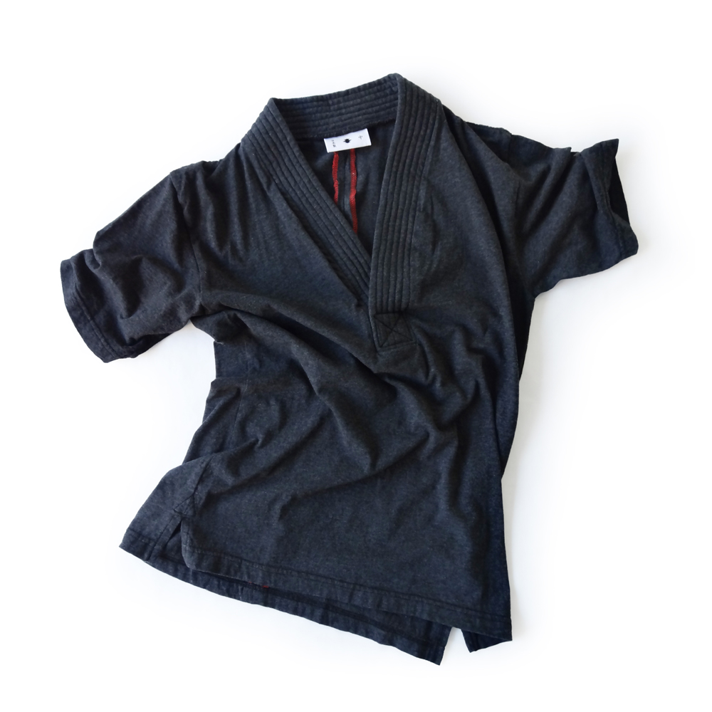 型式　　Tシャツ 型第46<br>色　　　杢黒<br>素材　　綿<br>価格　　8,900円（税別）